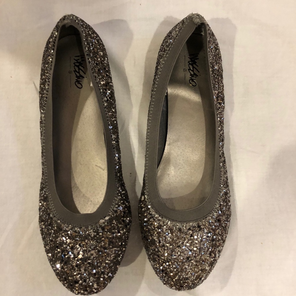 Women’s silver sparkly flat shoes